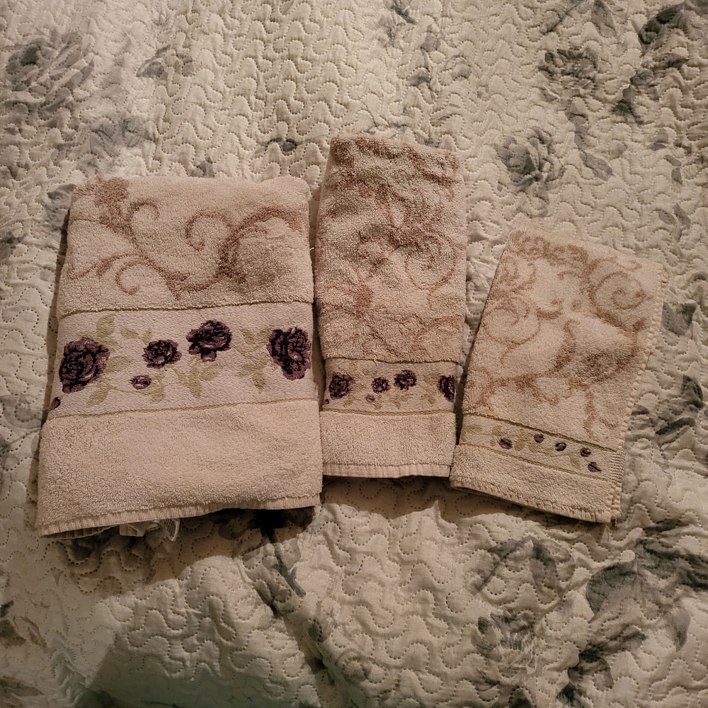 Beautiful Rose 3 piece BathTowel Set